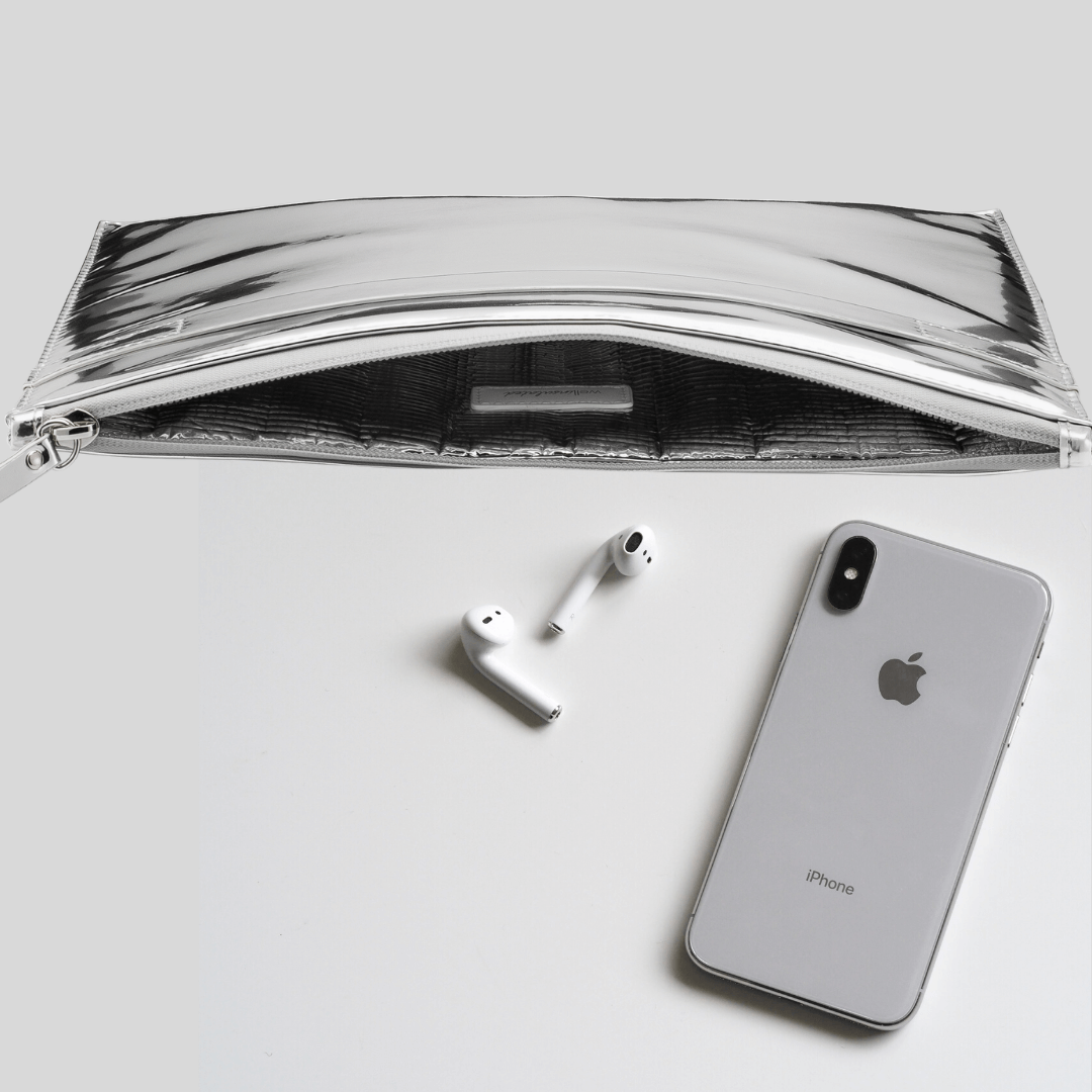 WELLinsulated Tech Pouch Protect your iPad in cold weather